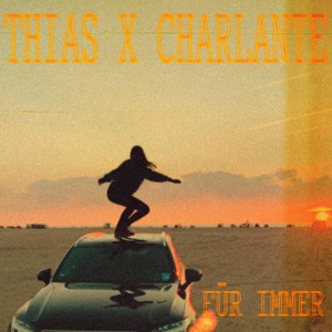 Single-Cover: Schriftzug Thias x Charlante, eine Silhouette steht bei Sonnenuntergang auf einem Autodach.